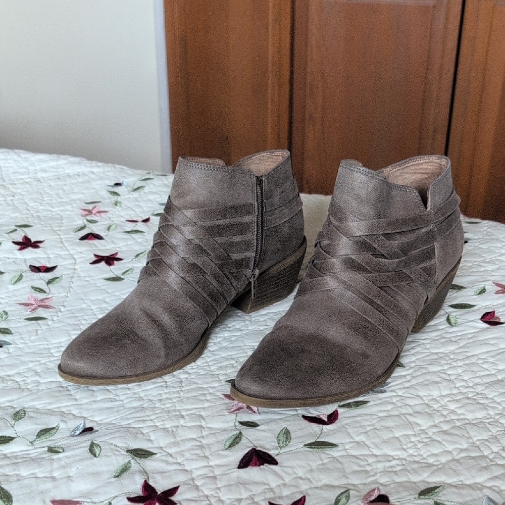 Chic Women's Ankle Booties in Taupe